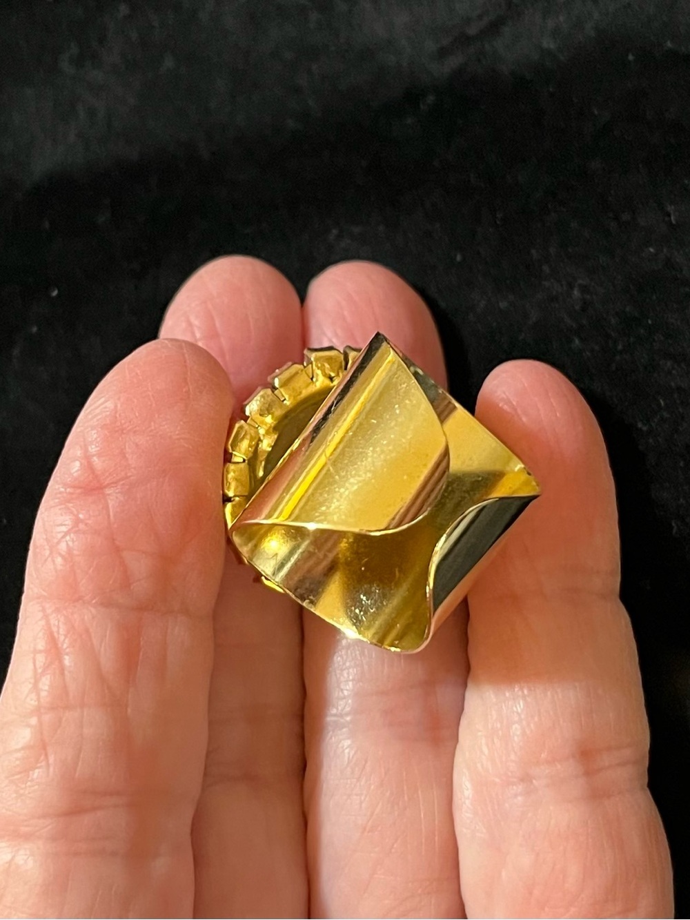 TOVA Hershey Ring white enamel halo —champagne crystal center clear crystals New - Picture 5 of 6